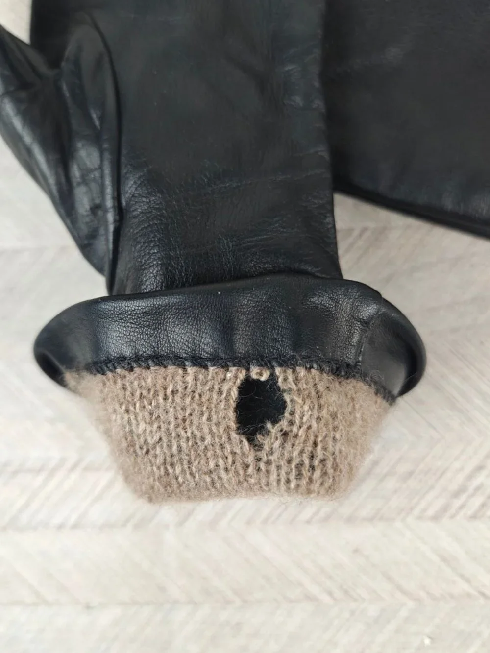 Vintage Genuine Leather Women's Black Gloves 6.5 Size Cashmere Lined Warm Winter